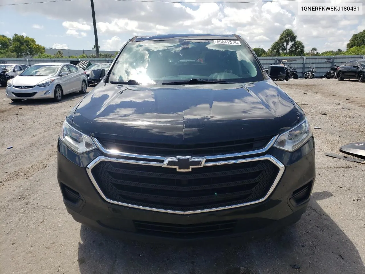 1GNERFKW8KJ180431 2019 Chevrolet Traverse Ls