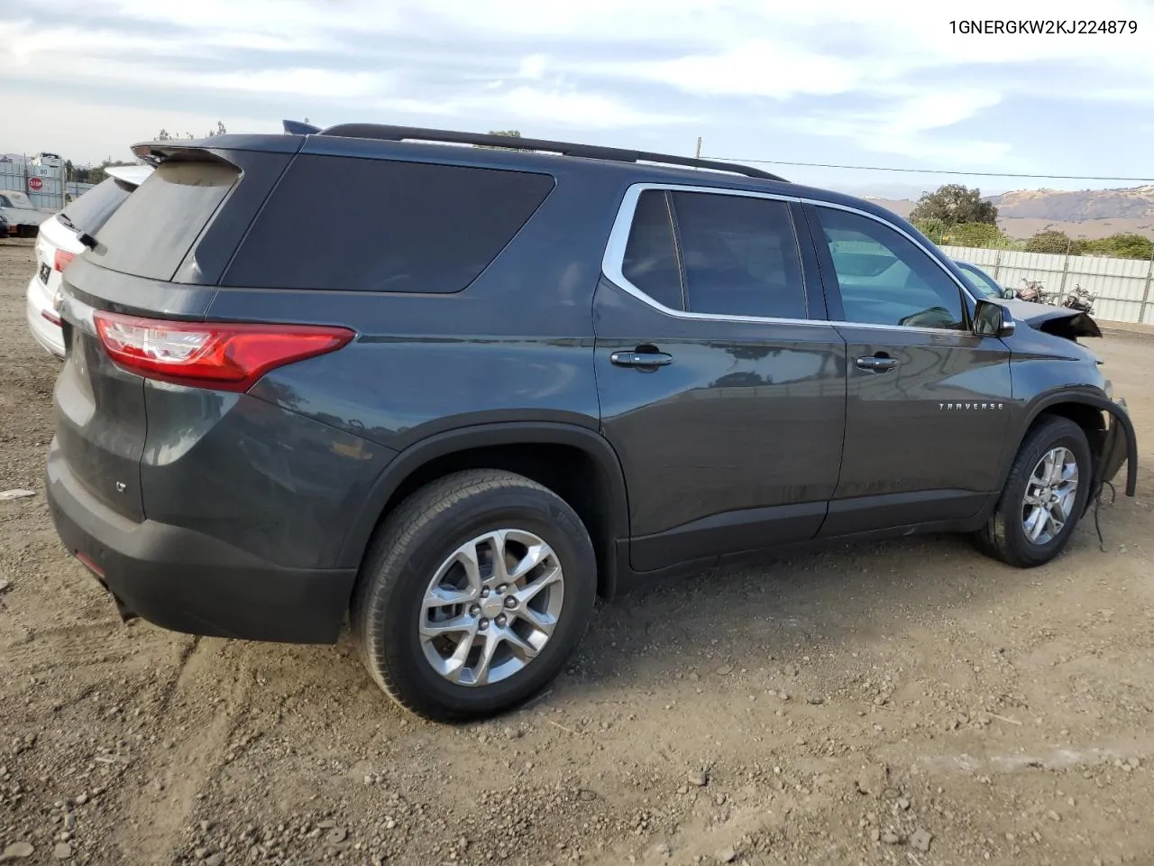 1GNERGKW2KJ224879 2019 Chevrolet Traverse Lt