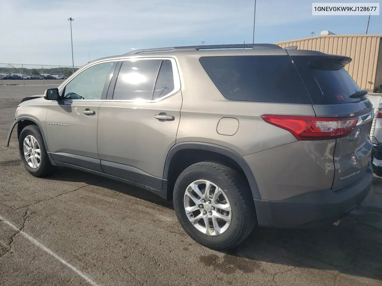 1GNEVGKW9KJ128677 2019 Chevrolet Traverse Lt