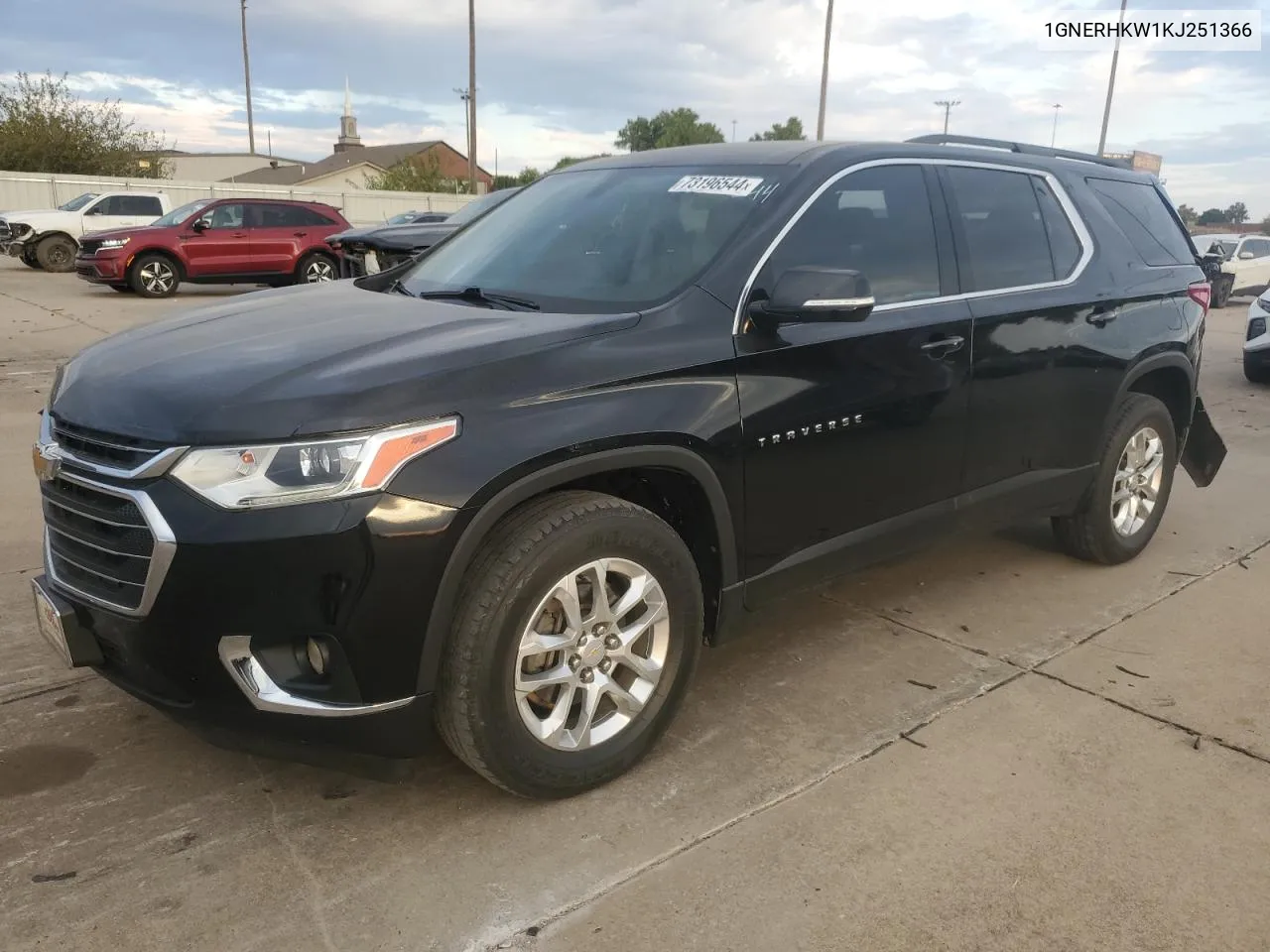 1GNERHKW1KJ251366 2019 Chevrolet Traverse Lt