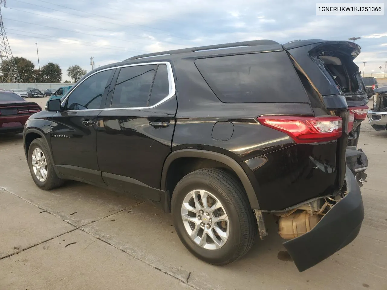 1GNERHKW1KJ251366 2019 Chevrolet Traverse Lt