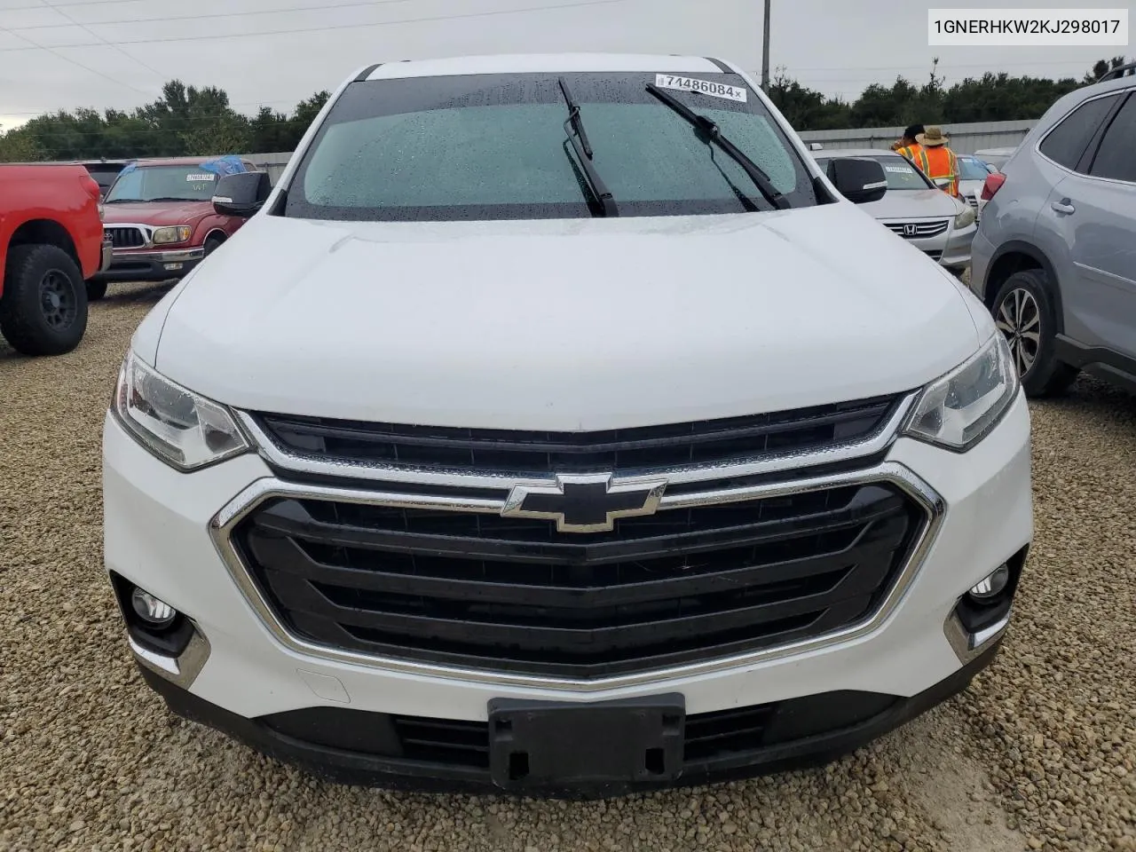 1GNERHKW2KJ298017 2019 Chevrolet Traverse Lt