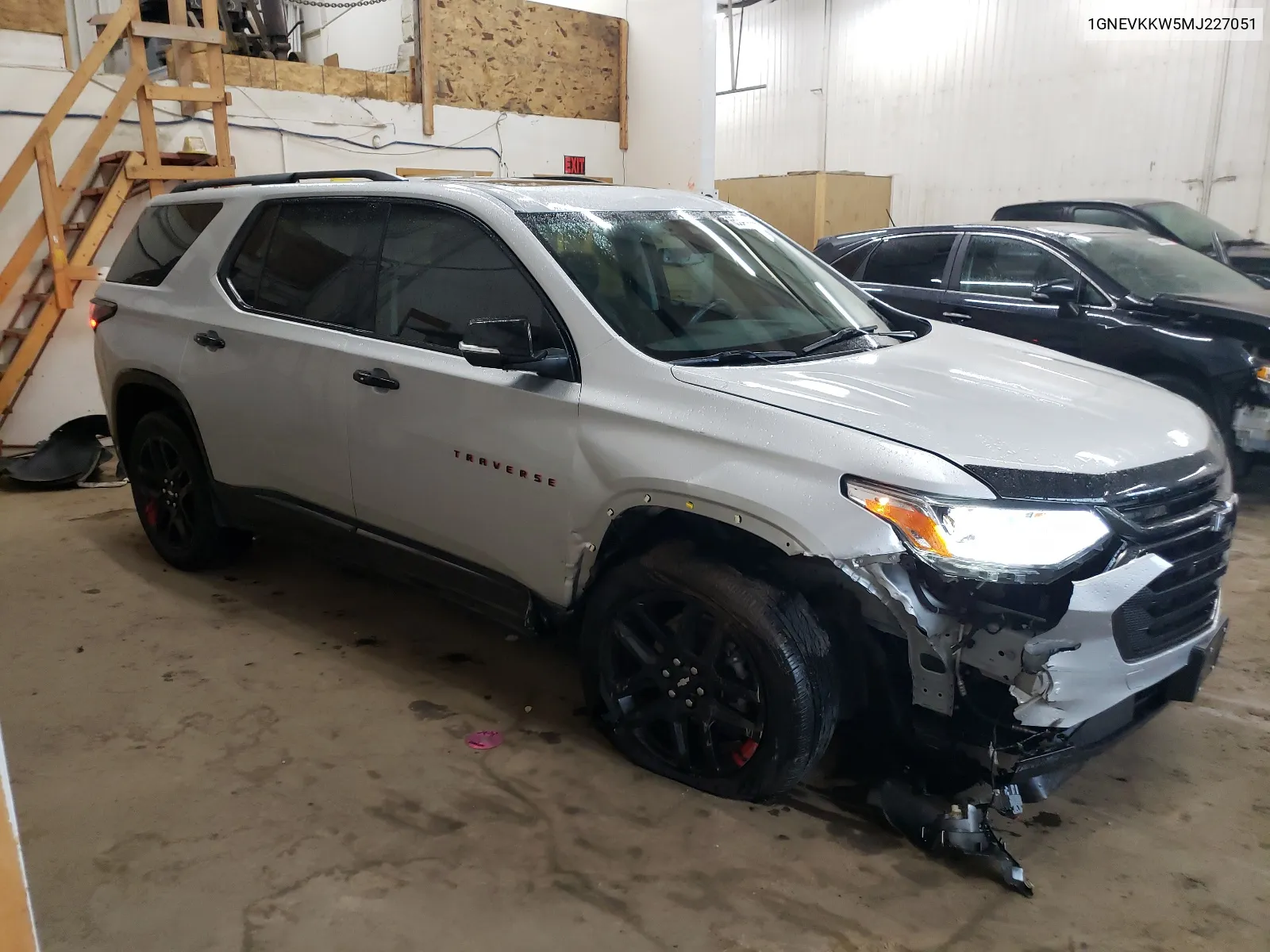 1GNEVKKW5MJ227051 2021 Chevrolet Traverse Premier