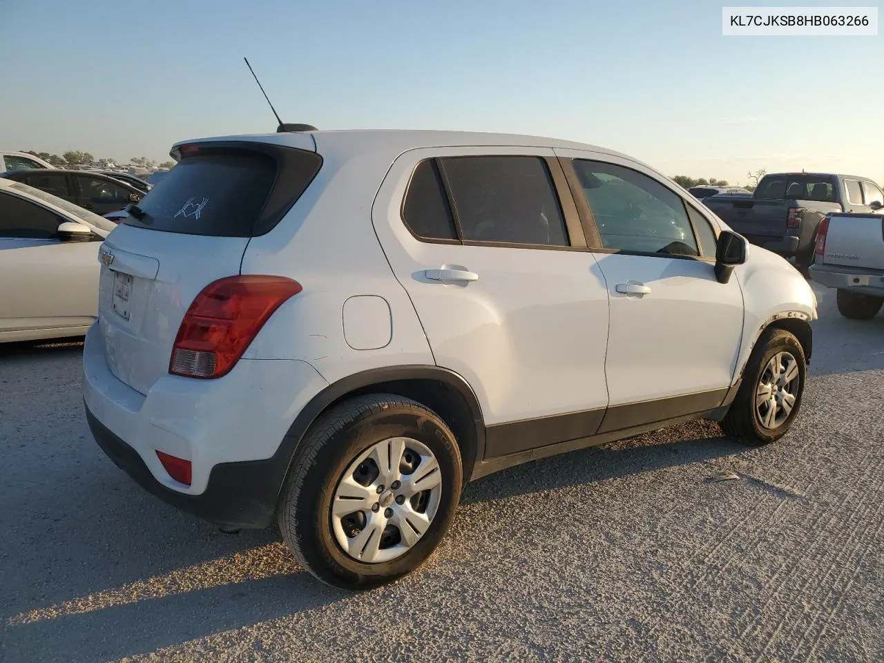 2017 Chevrolet Trax Ls VIN: KL7CJKSB8HB063266 Lot: 74364244