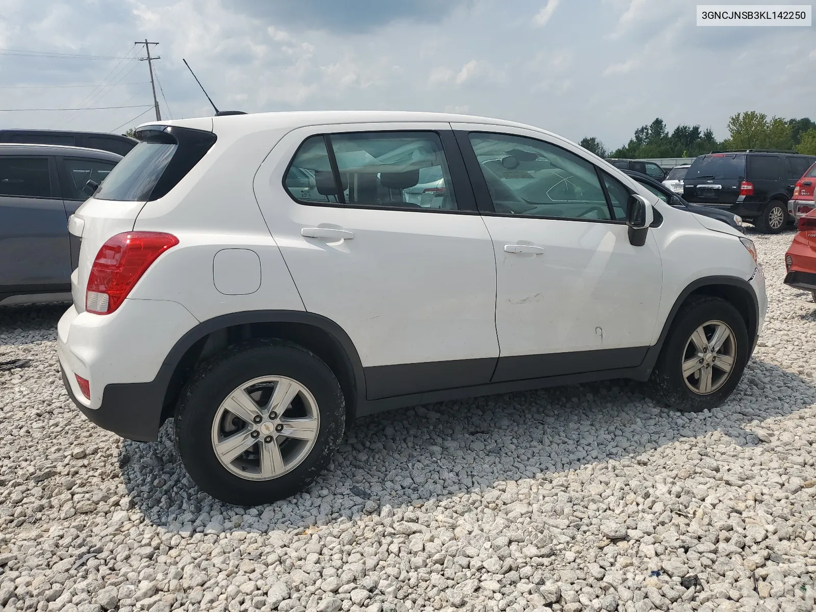 2019 Chevrolet Trax Ls VIN: 3GNCJNSB3KL142250 Lot: 64016234