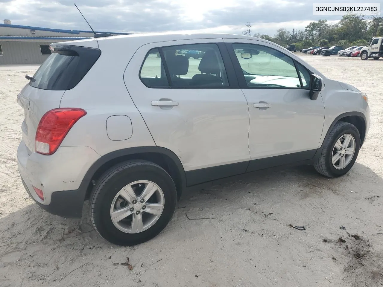 2019 Chevrolet Trax Ls VIN: 3GNCJNSB2KL227483 Lot: 81590004