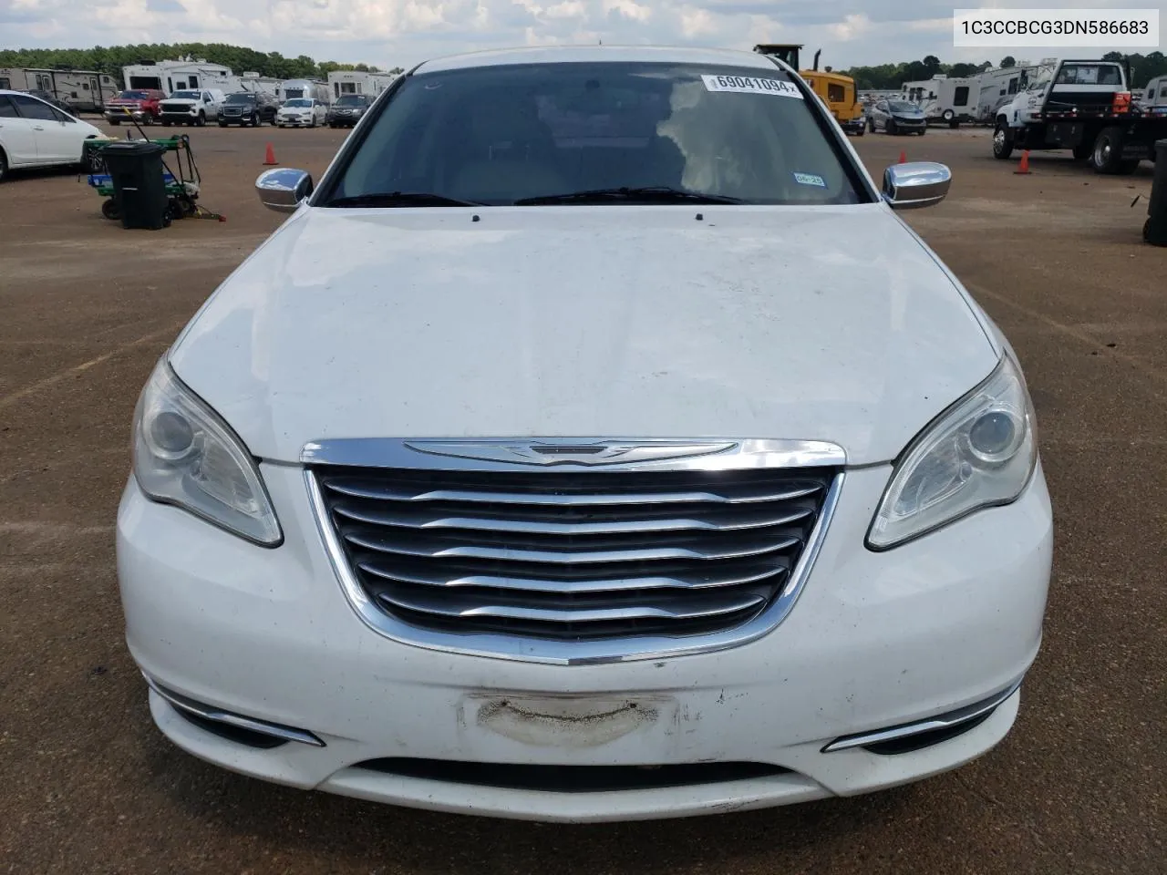 2013 Chrysler 200 Limited VIN: 1C3CCBCG3DN586683 Lot: 69041094