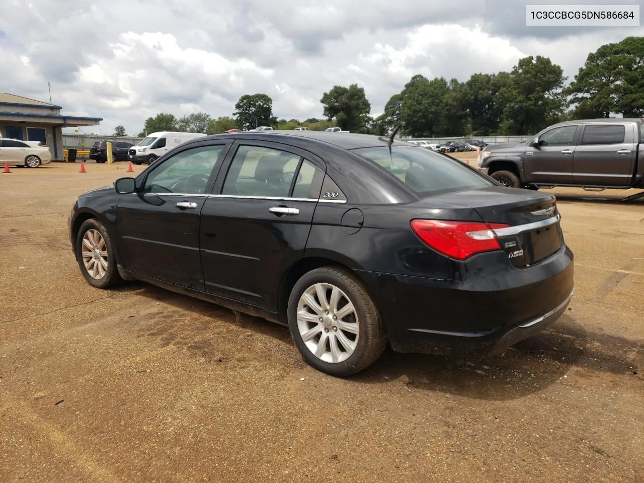 2013 Chrysler 200 Limited VIN: 1C3CCBCG5DN586684 Lot: 71420924