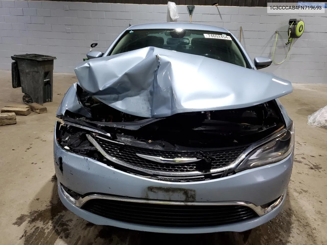 2015 Chrysler 200 Limited VIN: 1C3CCCAB4FN719693 Lot: 74652454