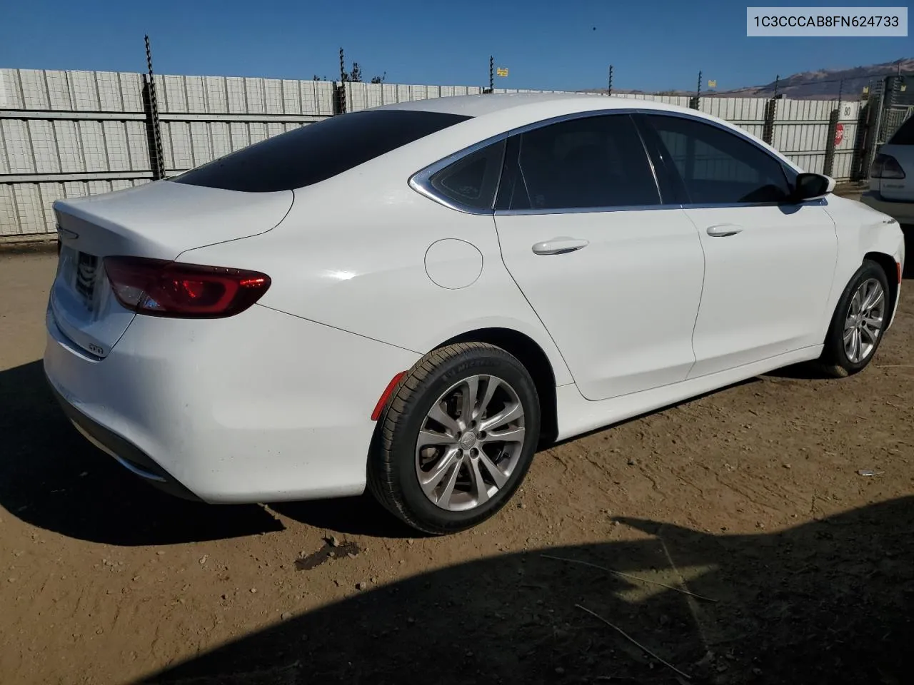 2015 Chrysler 200 Limited VIN: 1C3CCCAB8FN624733 Lot: 76404774