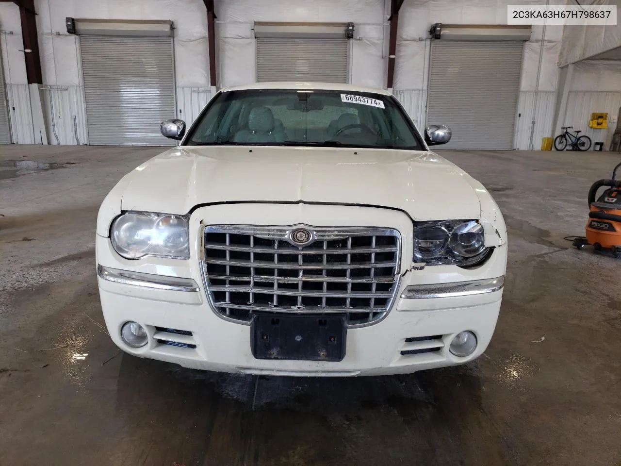 2007 Chrysler 300C VIN: 2C3KA63H67H798637 Lot: 68943774