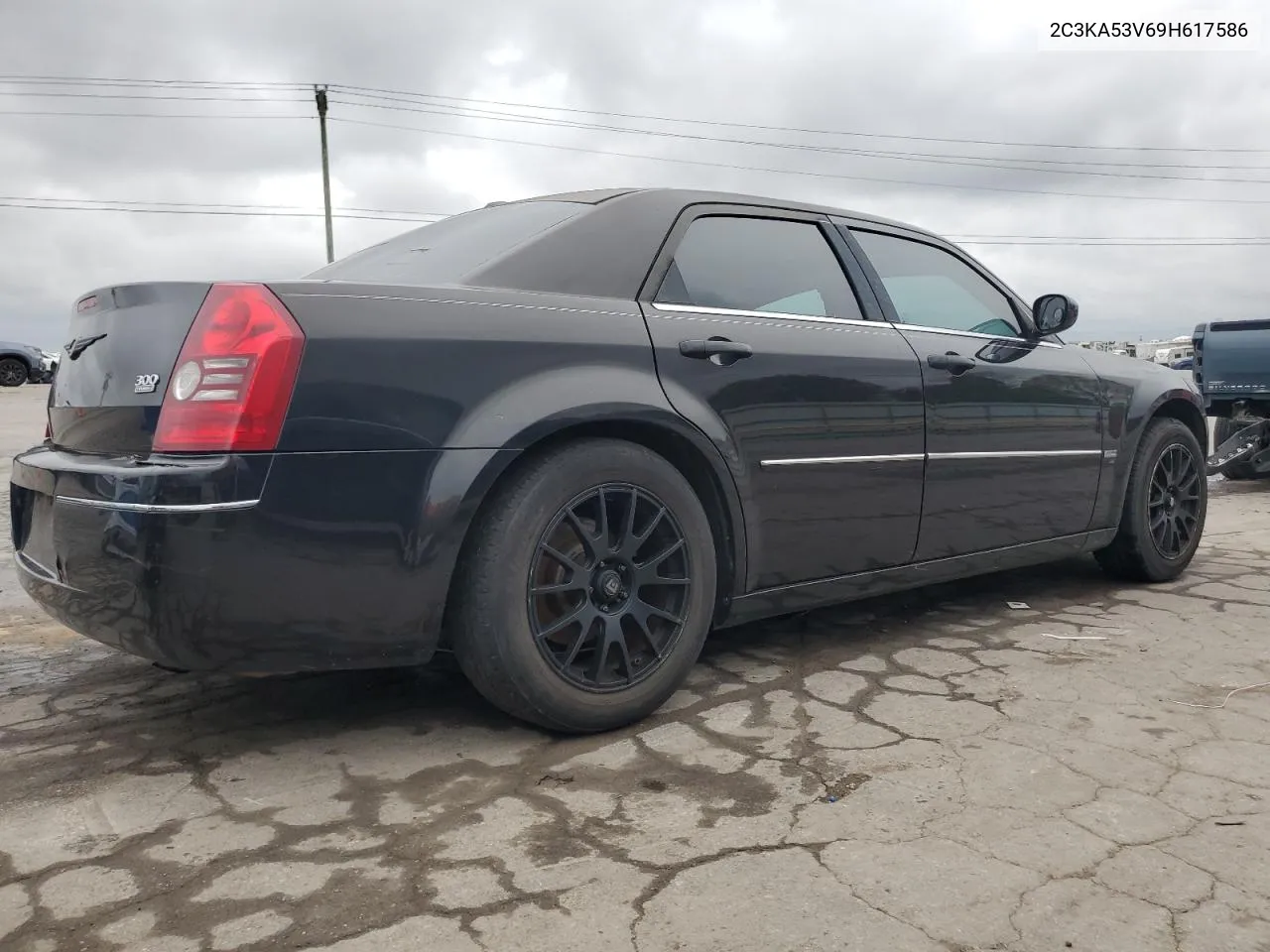 2009 Chrysler 300 Touring VIN: 2C3KA53V69H617586 Lot: 72804704