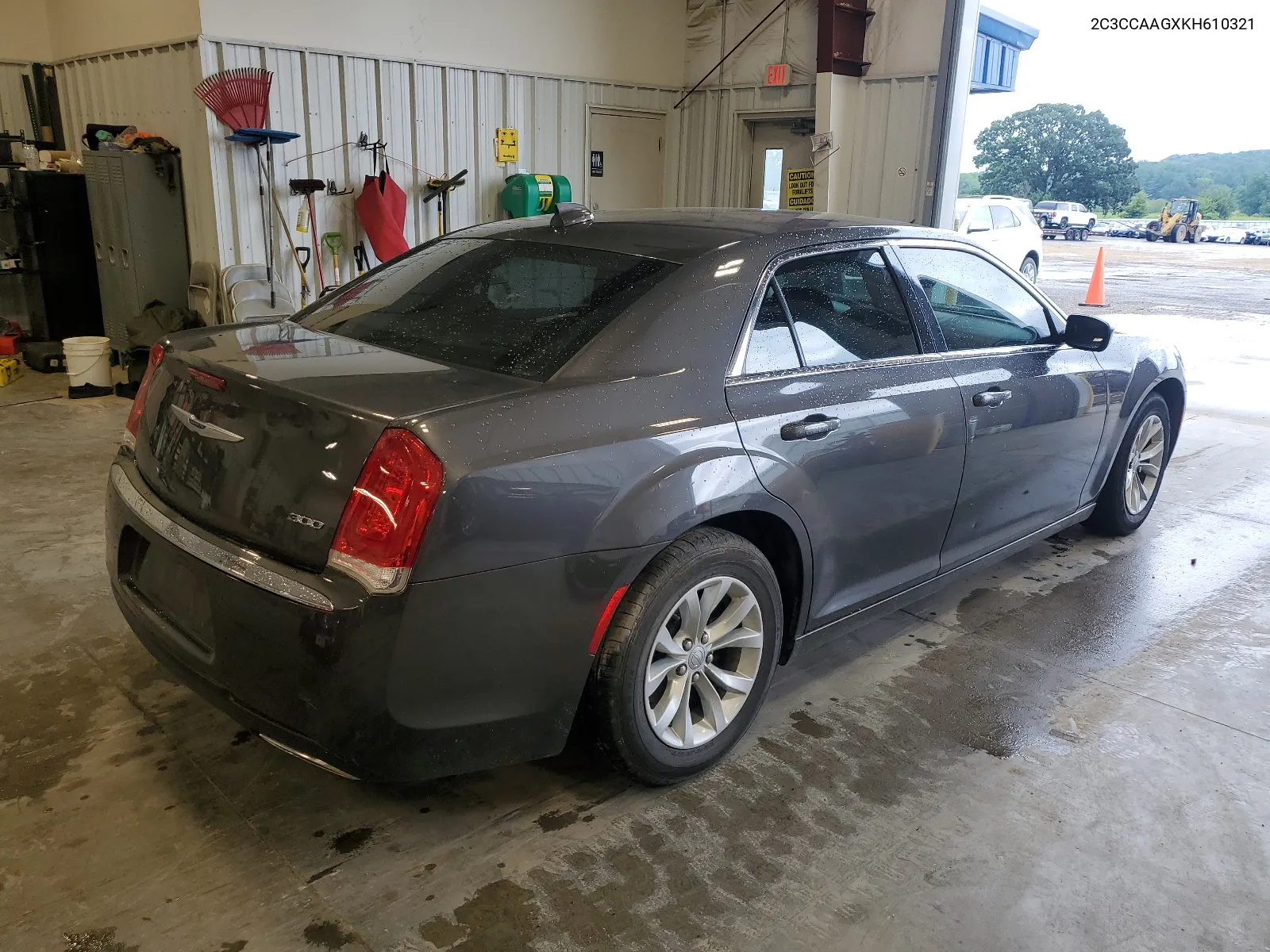 2C3CCAAGXKH610321 2019 Chrysler 300 Touring