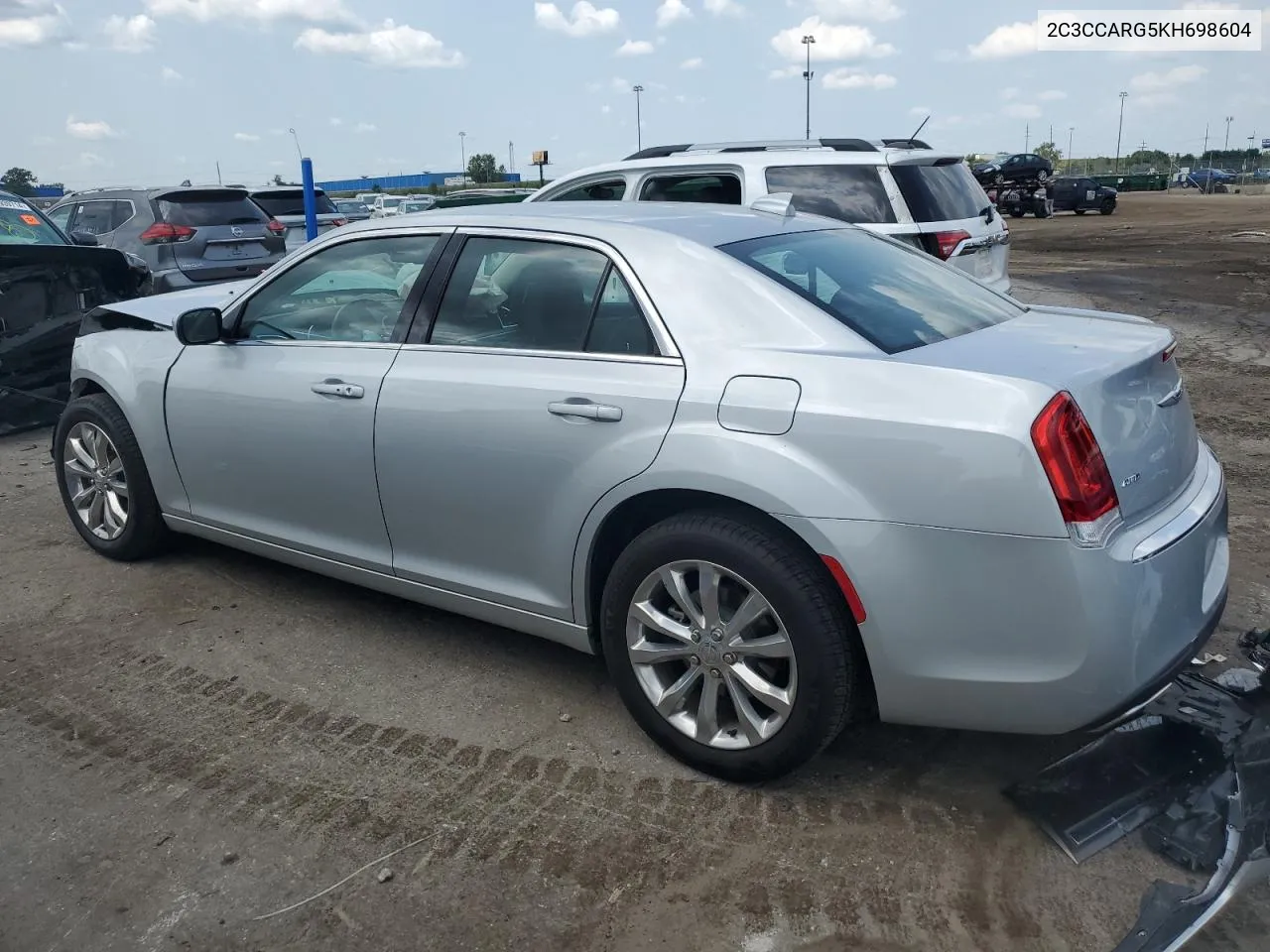 2C3CCARG5KH698604 2019 Chrysler 300 Touring