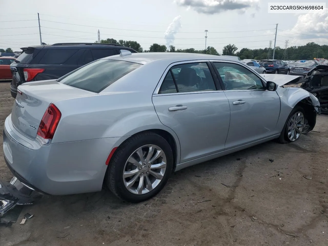 2019 Chrysler 300 Touring VIN: 2C3CCARG5KH698604 Lot: 66962584