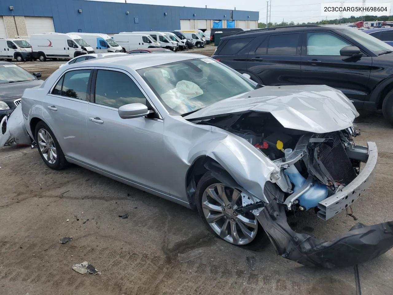 2C3CCARG5KH698604 2019 Chrysler 300 Touring