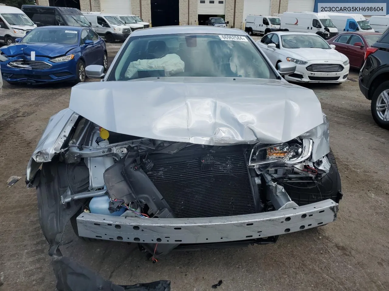 2C3CCARG5KH698604 2019 Chrysler 300 Touring