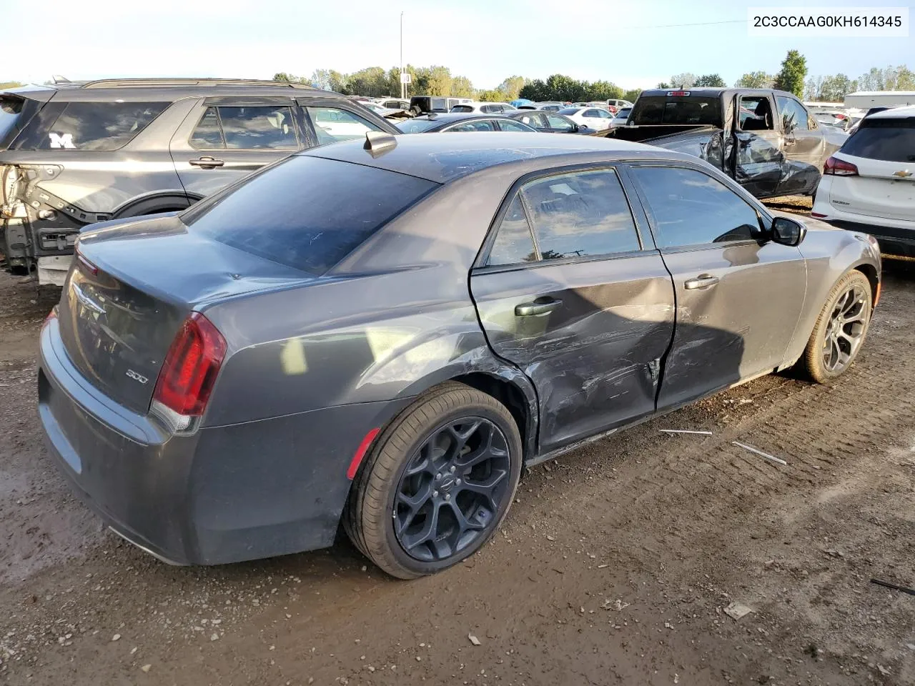 2C3CCAAG0KH614345 2019 Chrysler 300 Touring