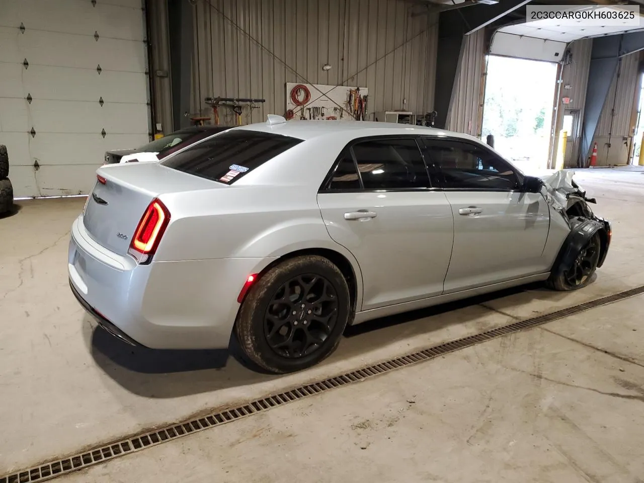 2C3CCARG0KH603625 2019 Chrysler 300 Touring