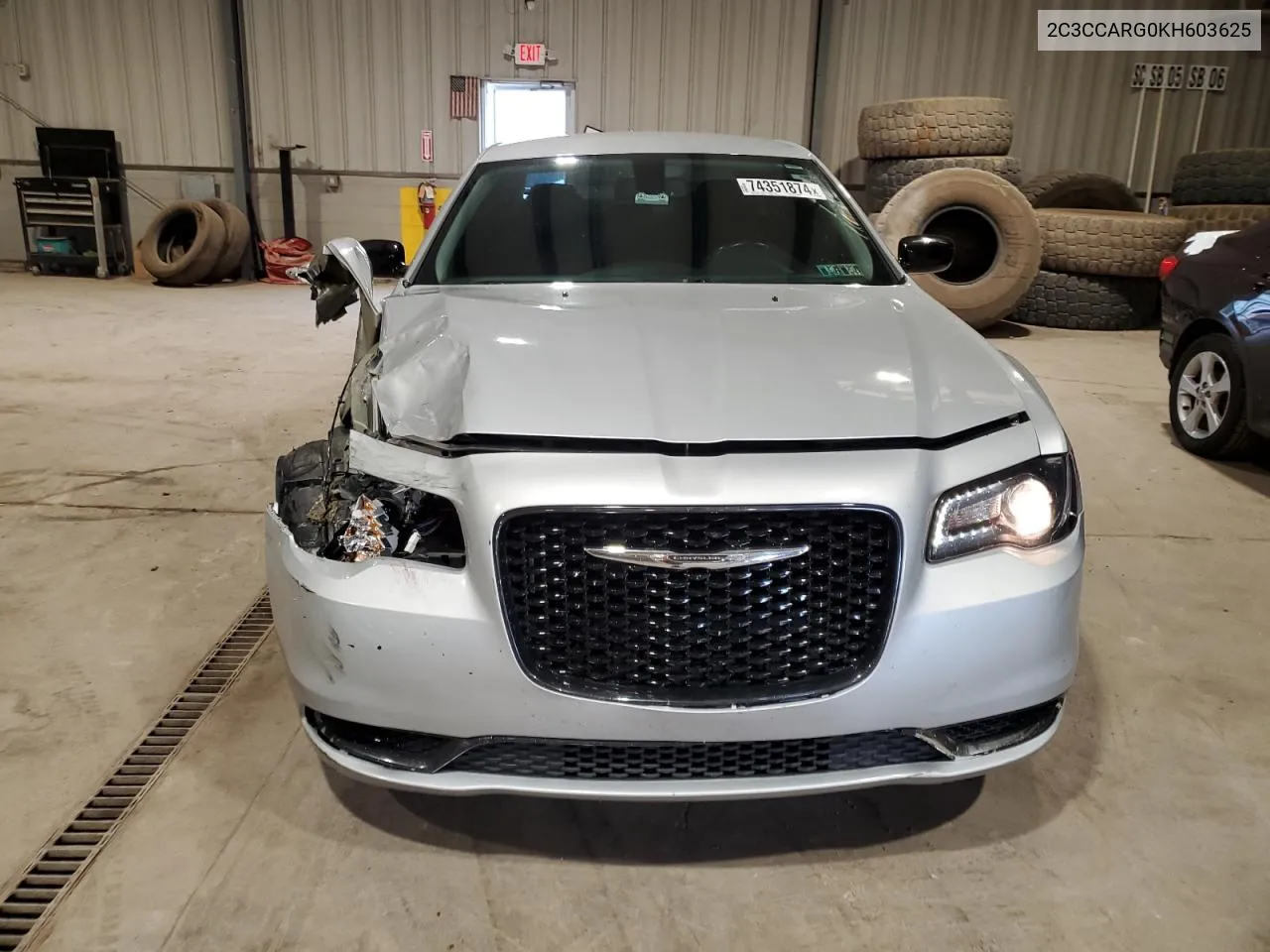 2C3CCARG0KH603625 2019 Chrysler 300 Touring