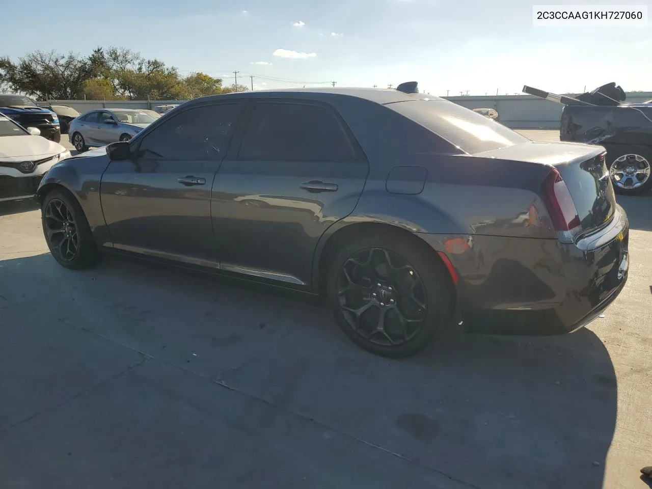 2019 Chrysler 300 Touring VIN: 2C3CCAAG1KH727060 Lot: 77829954