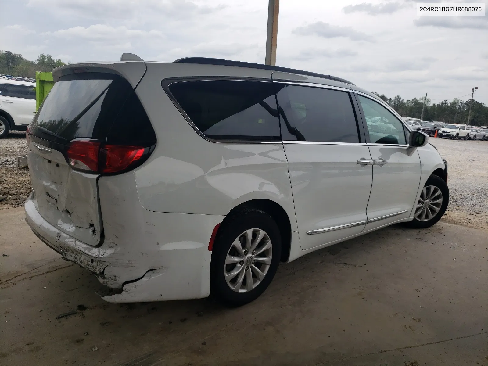 2C4RC1BG7HR688076 2017 Chrysler Pacifica Touring L