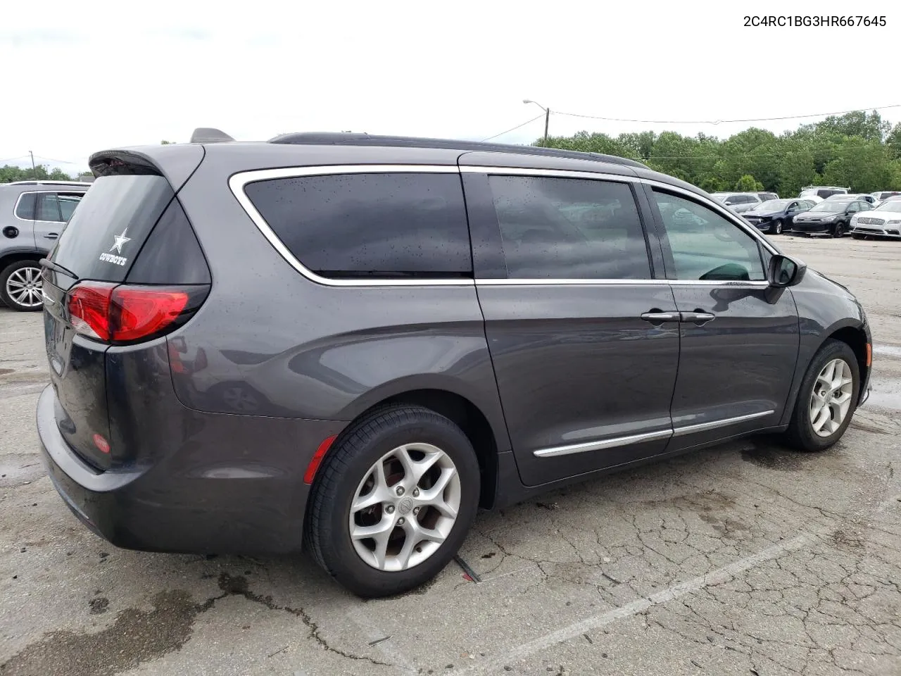 2017 Chrysler Pacifica Touring L VIN: 2C4RC1BG3HR667645 Lot: 62424054