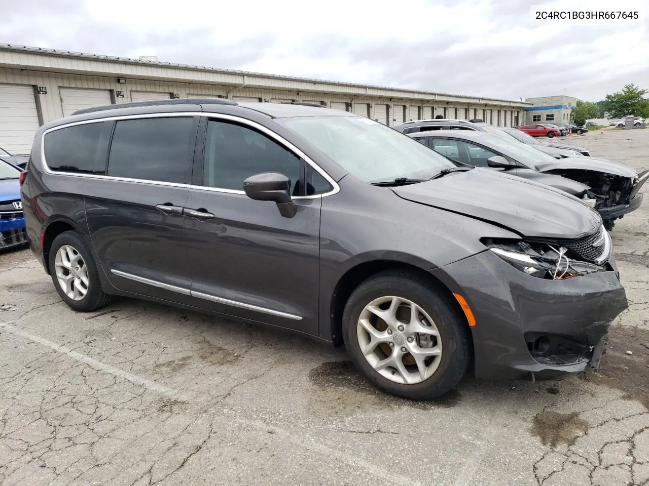 2017 Chrysler Pacifica Touring L VIN: 2C4RC1BG3HR667645 Lot: 62424054