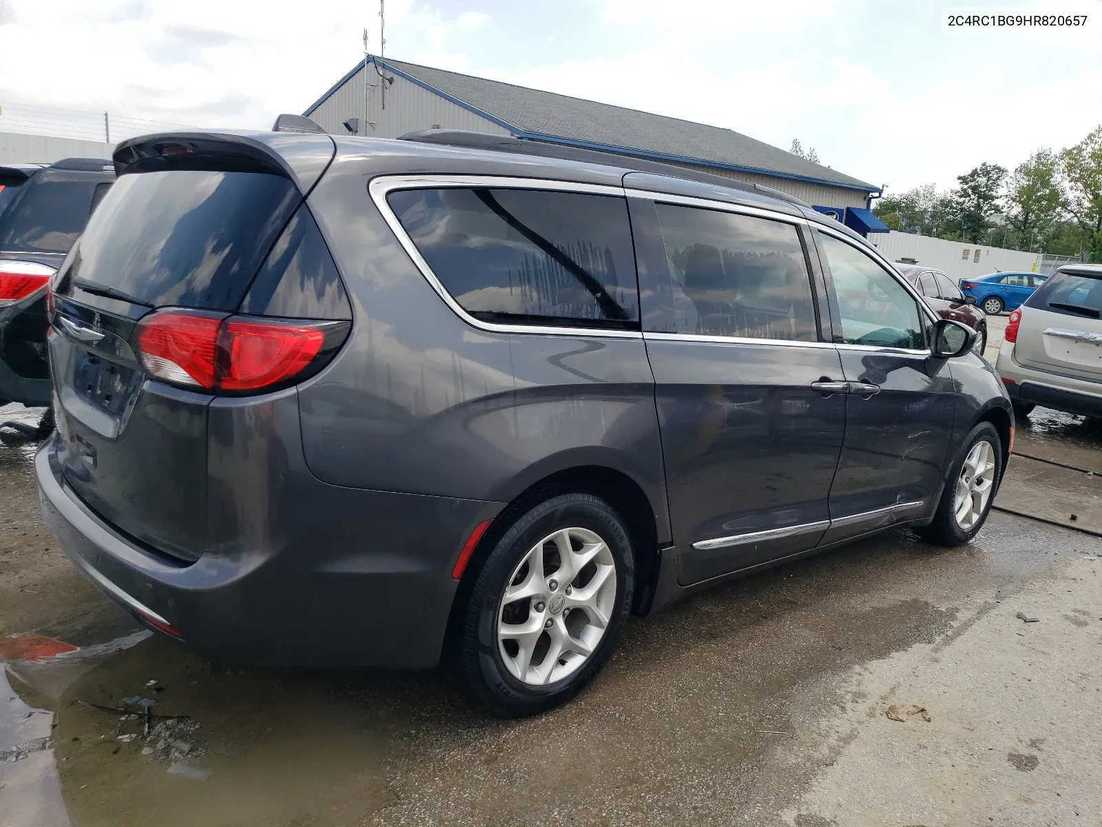 2017 Chrysler Pacifica Touring L VIN: 2C4RC1BG9HR820657 Lot: 64443124