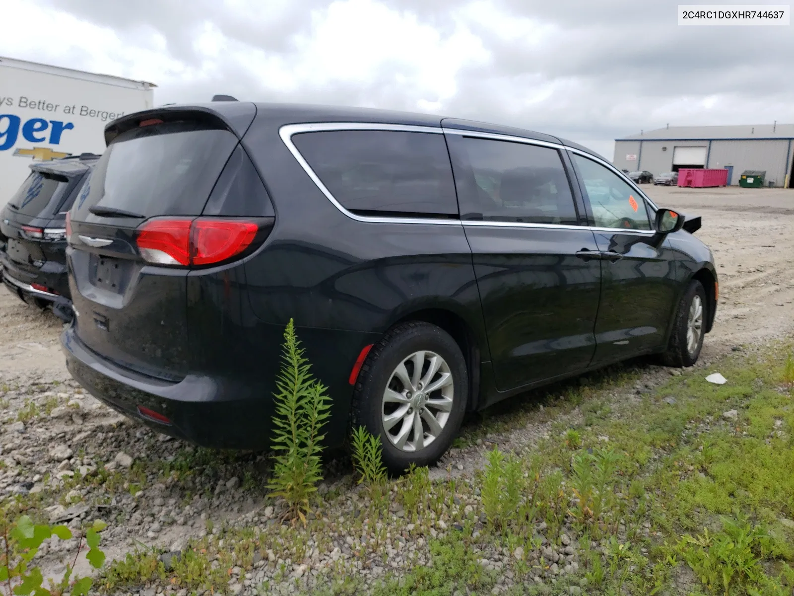 2017 Chrysler Pacifica Touring VIN: 2C4RC1DGXHR744637 Lot: 64596024