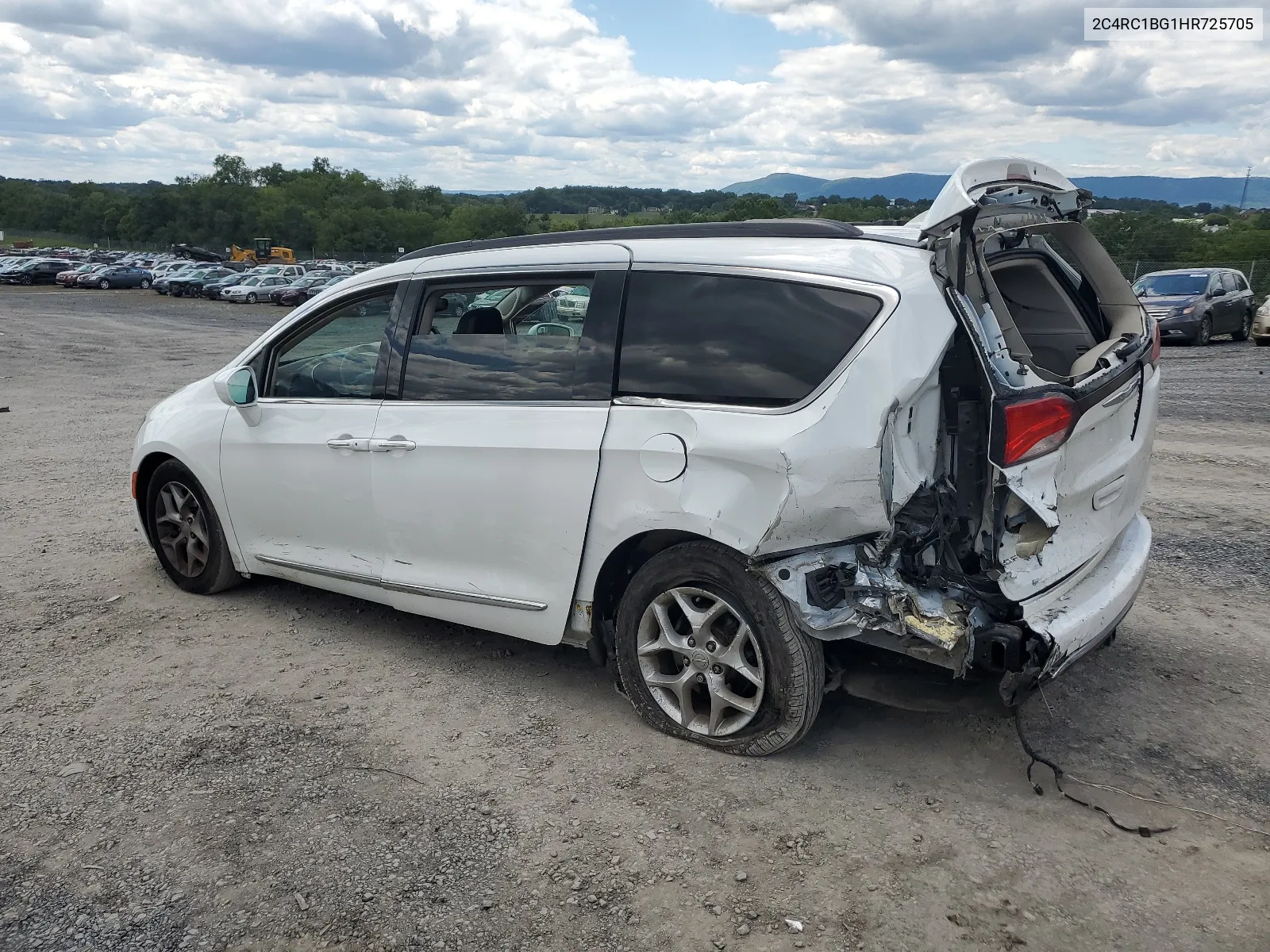 2C4RC1BG1HR725705 2017 Chrysler Pacifica Touring L