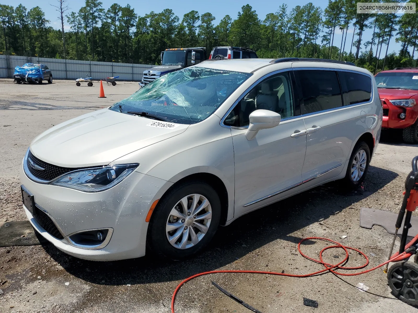 2017 Chrysler Pacifica Touring L VIN: 2C4RC1BG6HR739616 Lot: 67916394