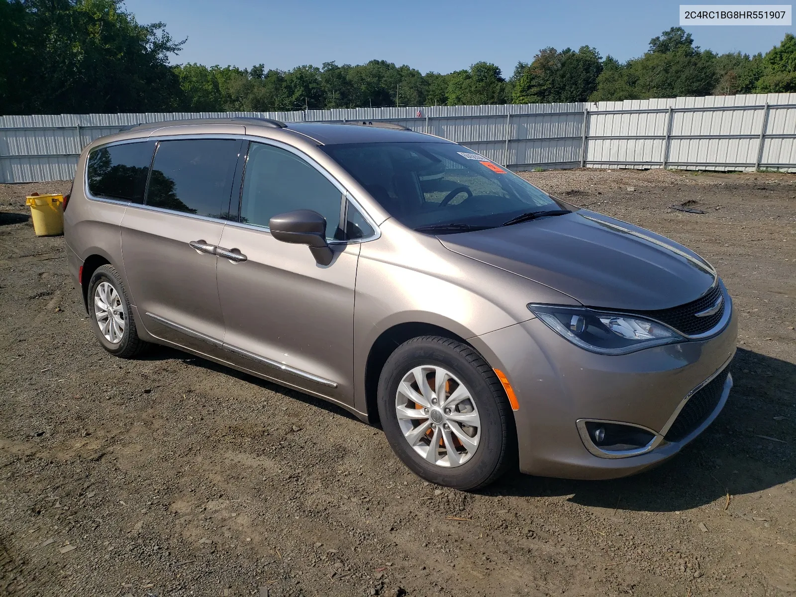 2C4RC1BG8HR551907 2017 Chrysler Pacifica Touring L