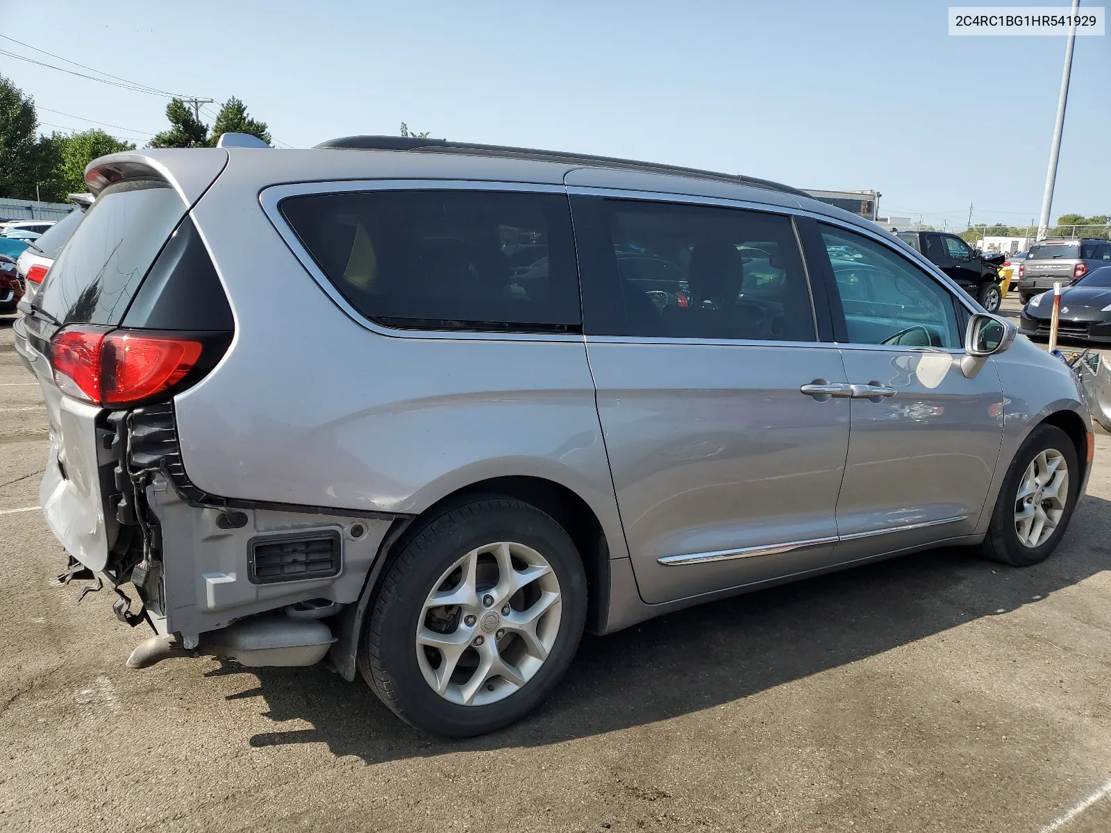 2017 Chrysler Pacifica Touring L VIN: 2C4RC1BG1HR541929 Lot: 68542164