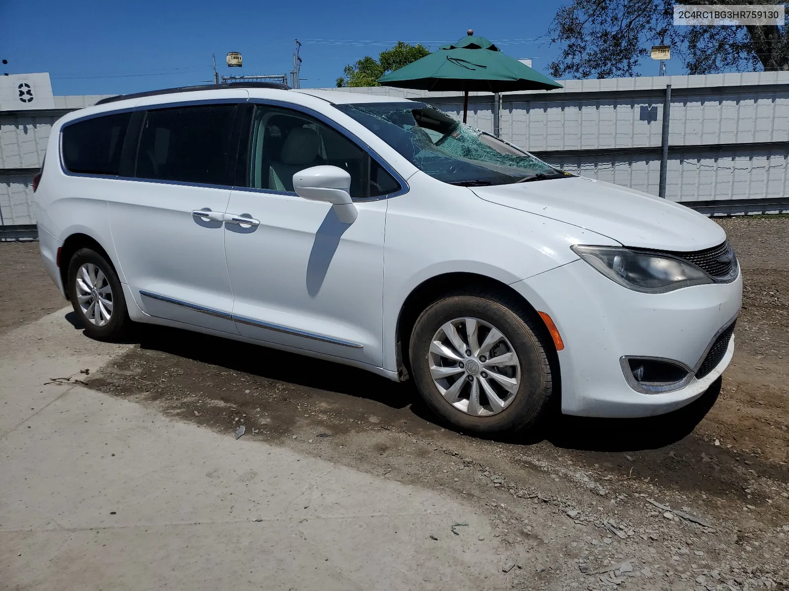 2017 Chrysler Pacifica Touring L VIN: 2C4RC1BG3HR759130 Lot: 68562194