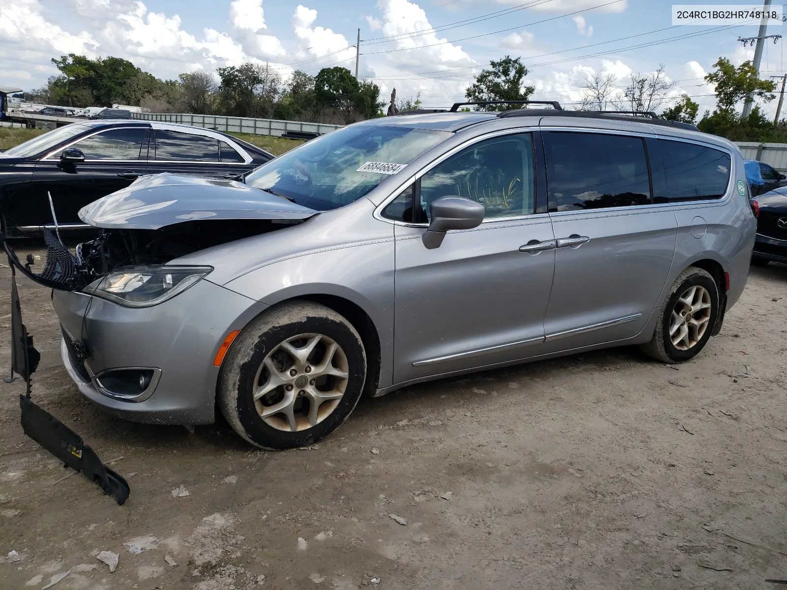 2017 Chrysler Pacifica Touring L VIN: 2C4RC1BG2HR748118 Lot: 68846684