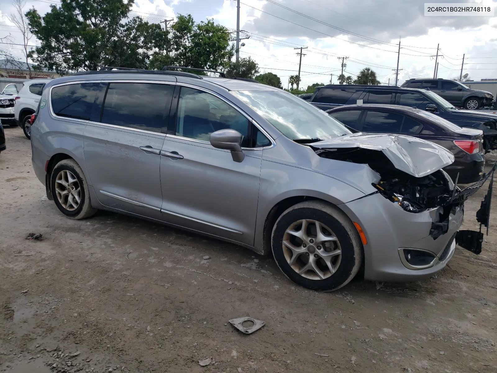 2C4RC1BG2HR748118 2017 Chrysler Pacifica Touring L