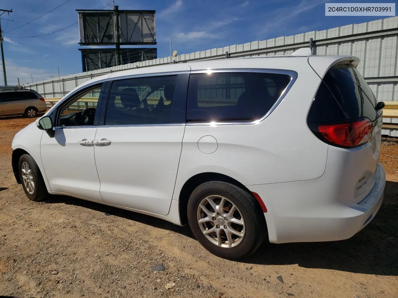 2017 Chrysler Pacifica Touring VIN: 2C4RC1DGXHR703991 Lot: 69670384