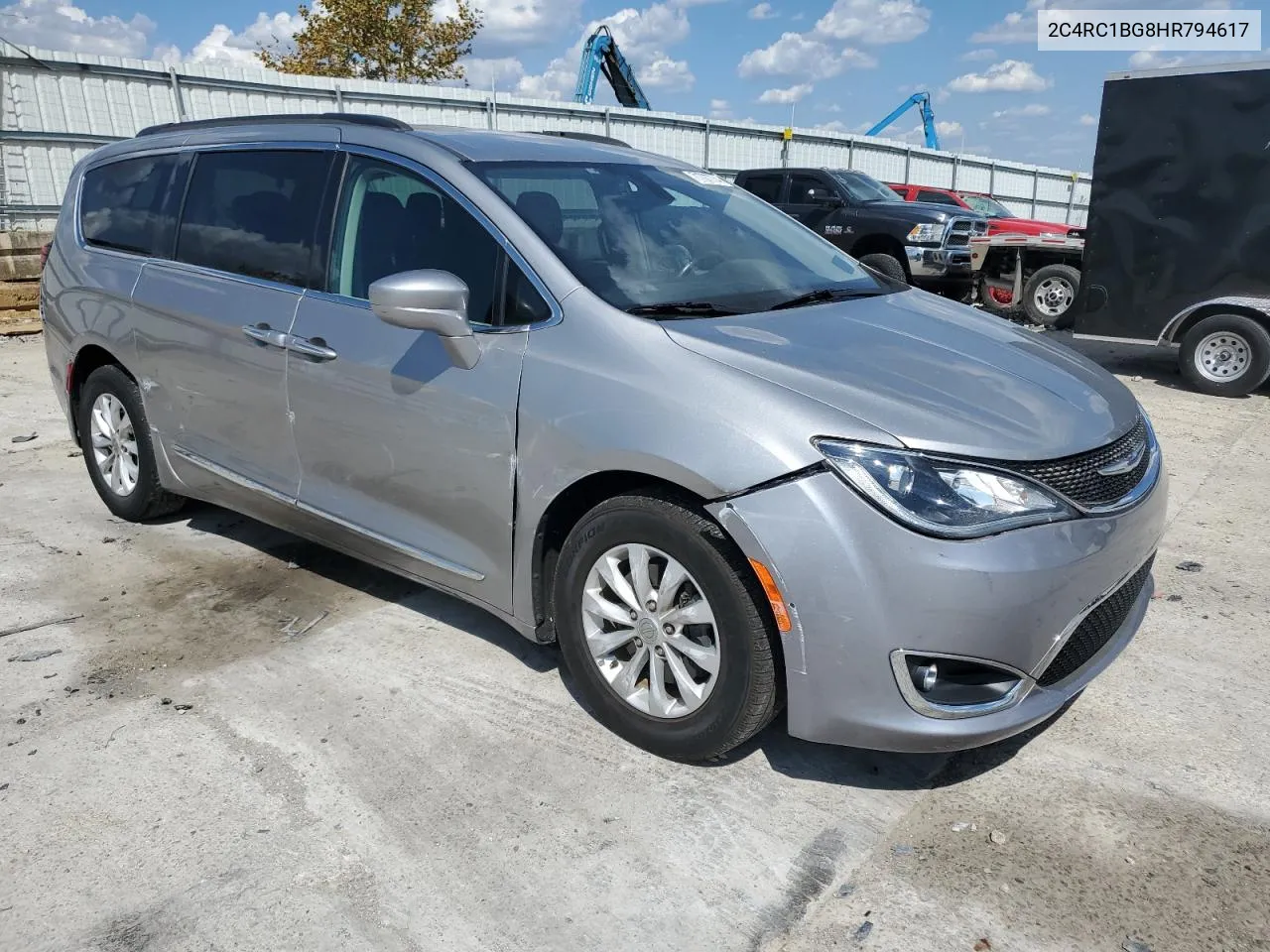 2017 Chrysler Pacifica Touring L VIN: 2C4RC1BG8HR794617 Lot: 71707774