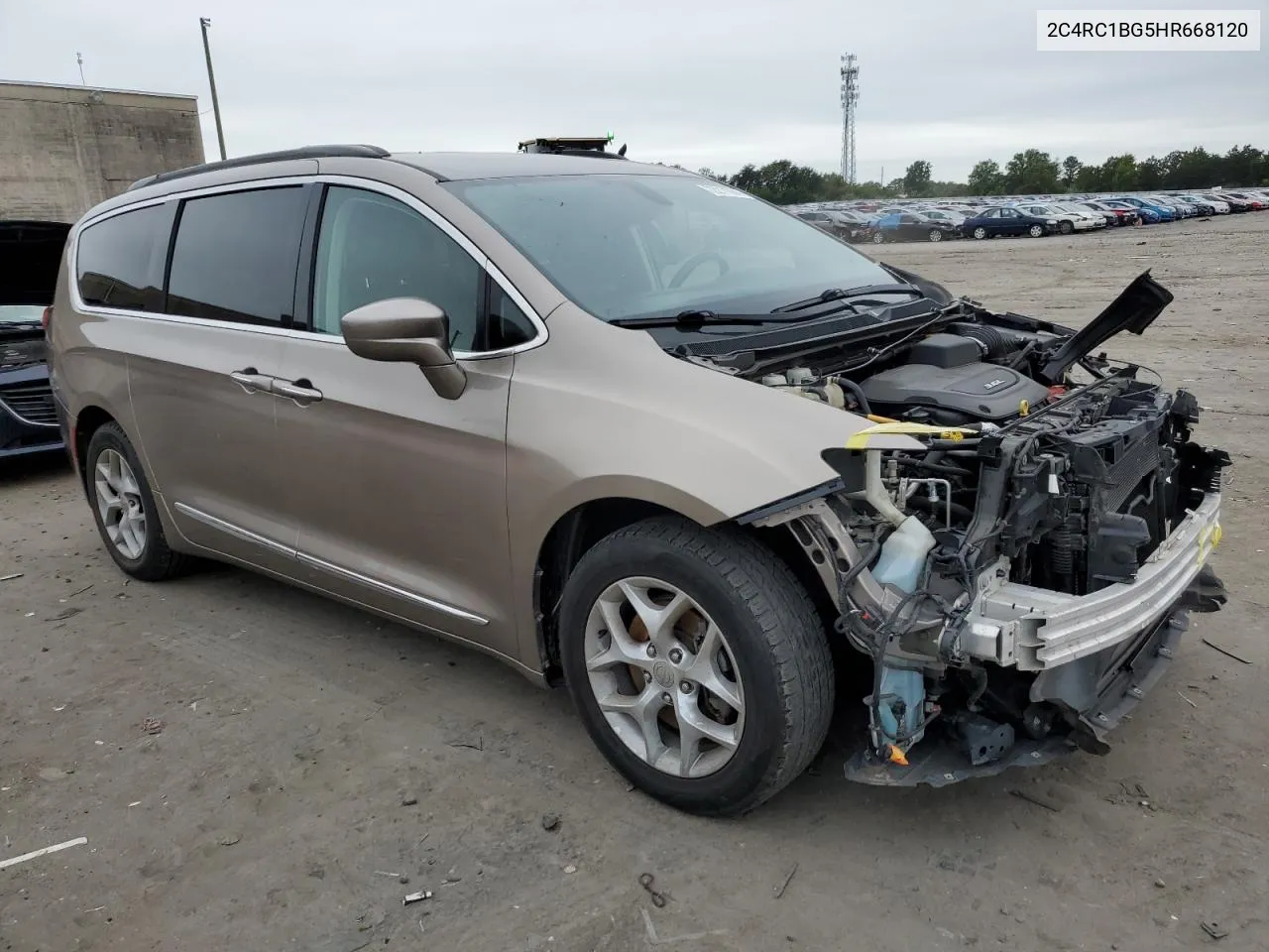 2017 Chrysler Pacifica Touring L VIN: 2C4RC1BG5HR668120 Lot: 72211064