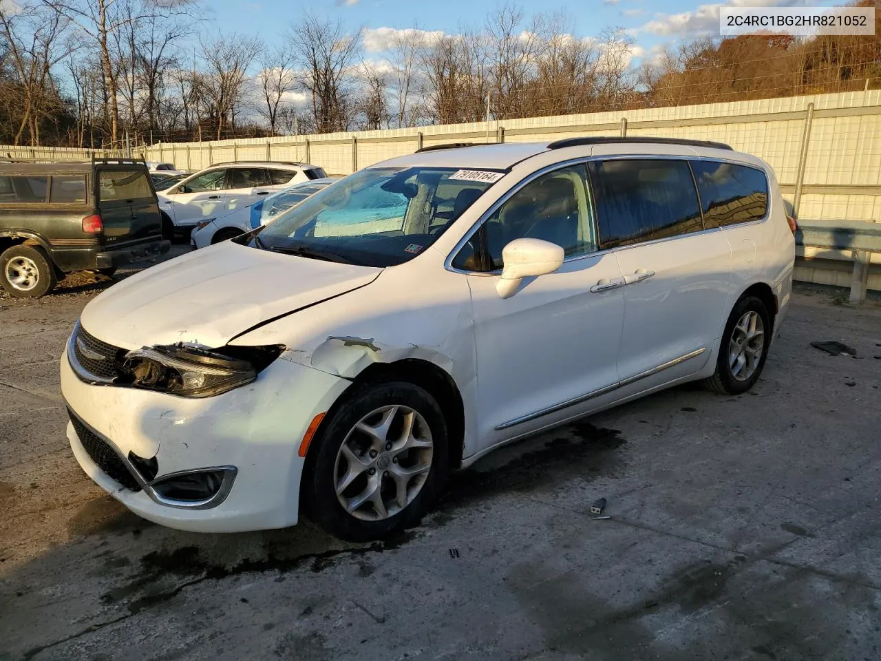 2017 Chrysler Pacifica Touring L VIN: 2C4RC1BG2HR821052 Lot: 79105164