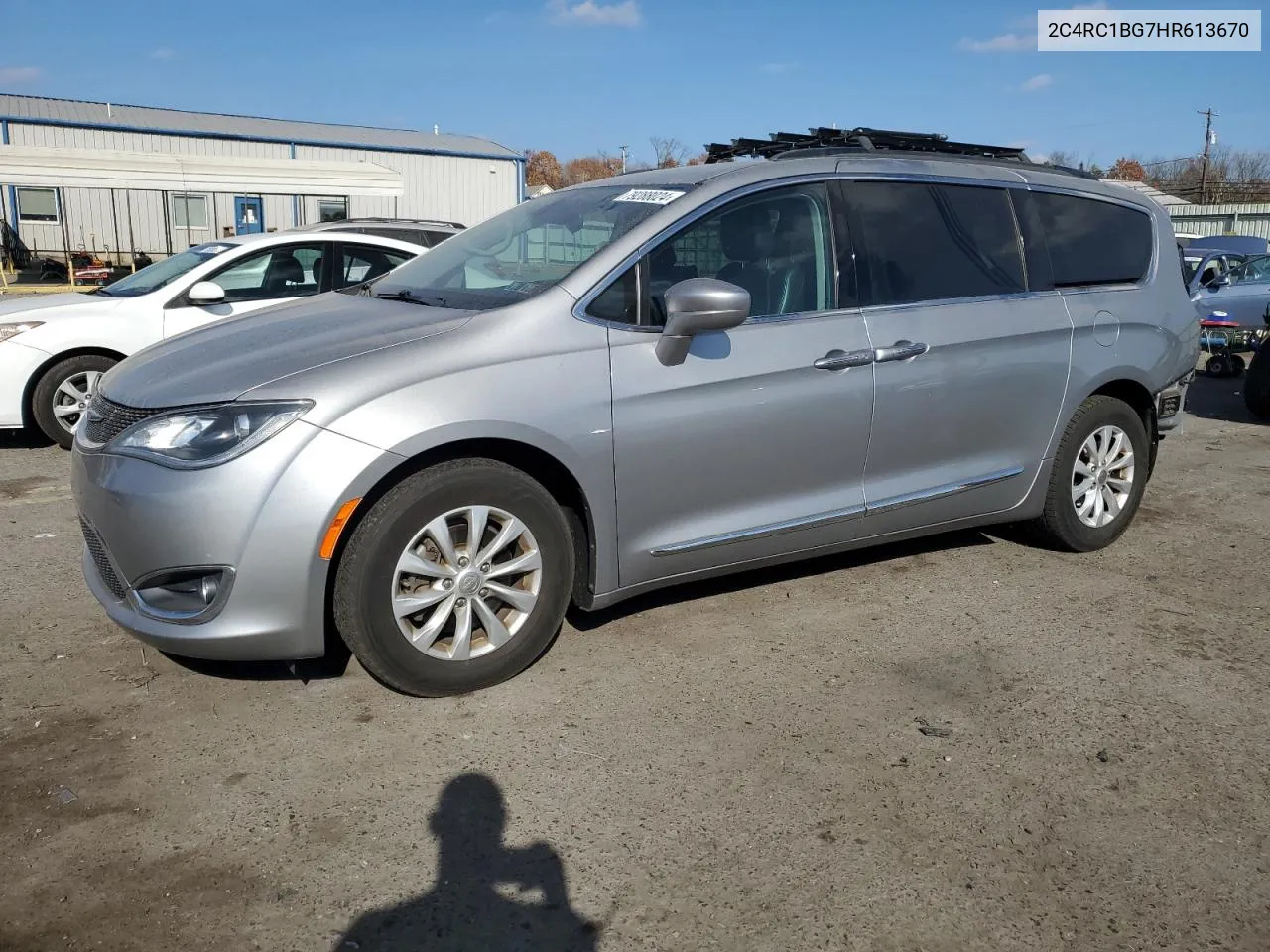 2017 Chrysler Pacifica Touring L VIN: 2C4RC1BG7HR613670 Lot: 79288024