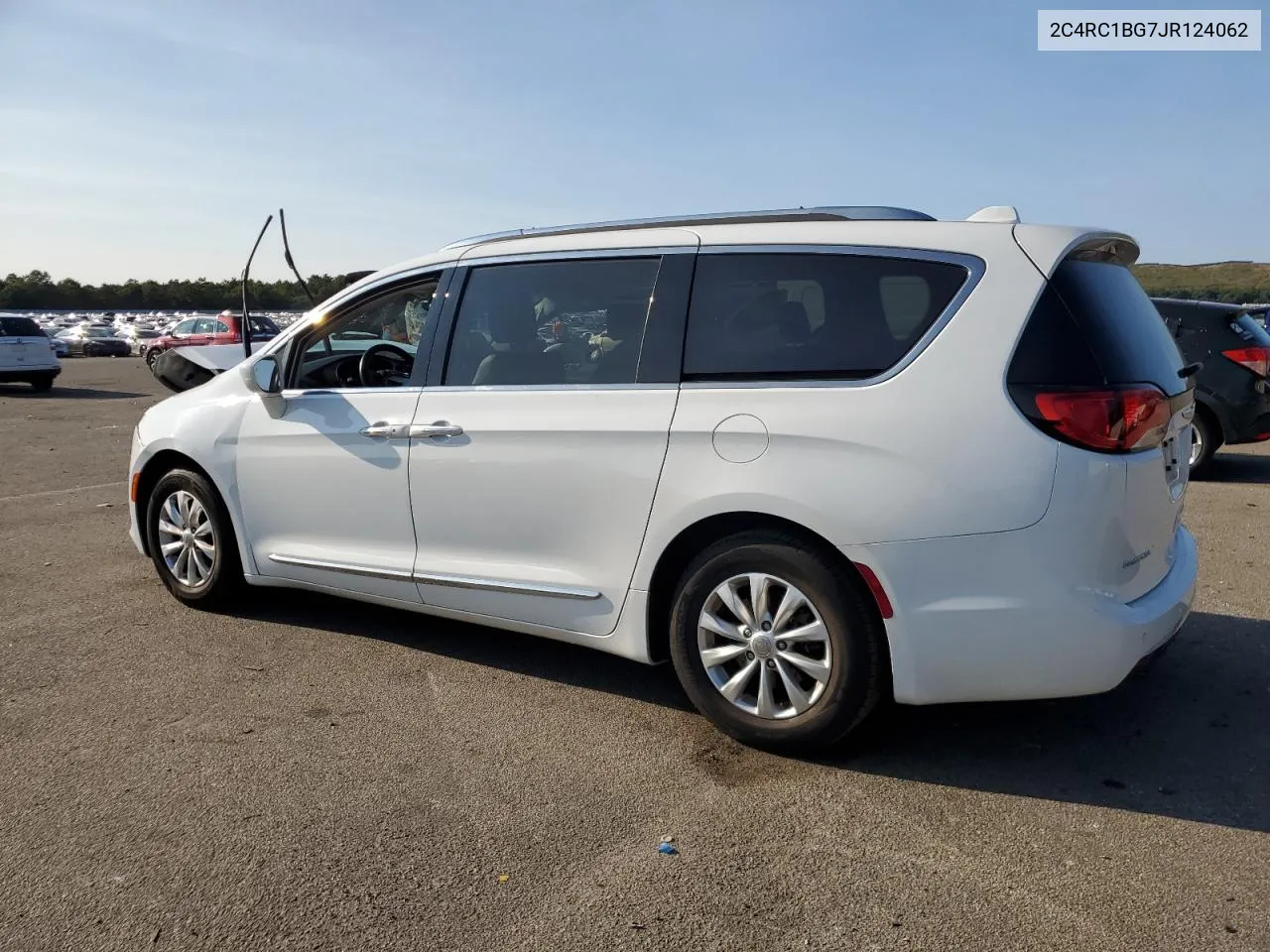 2C4RC1BG7JR124062 2018 Chrysler Pacifica Touring L