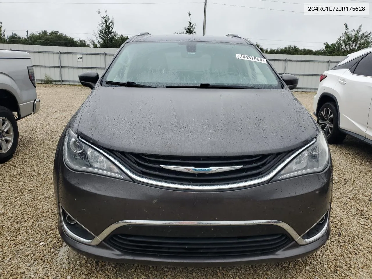 2018 Chrysler Pacifica Hybrid Touring L VIN: 2C4RC1L72JR175628 Lot: 74437964