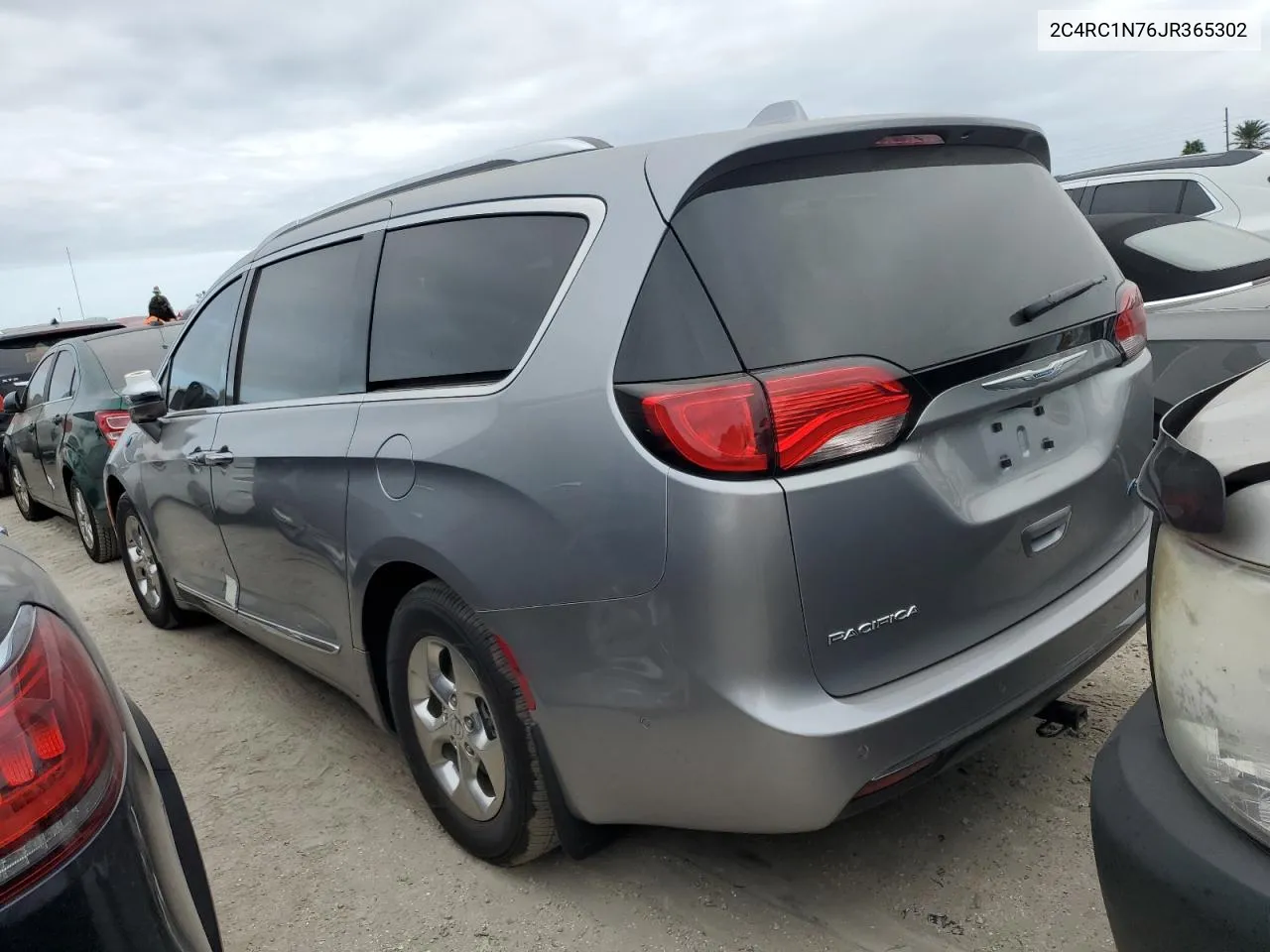 2018 Chrysler Pacifica Hybrid Limited VIN: 2C4RC1N76JR365302 Lot: 76672334