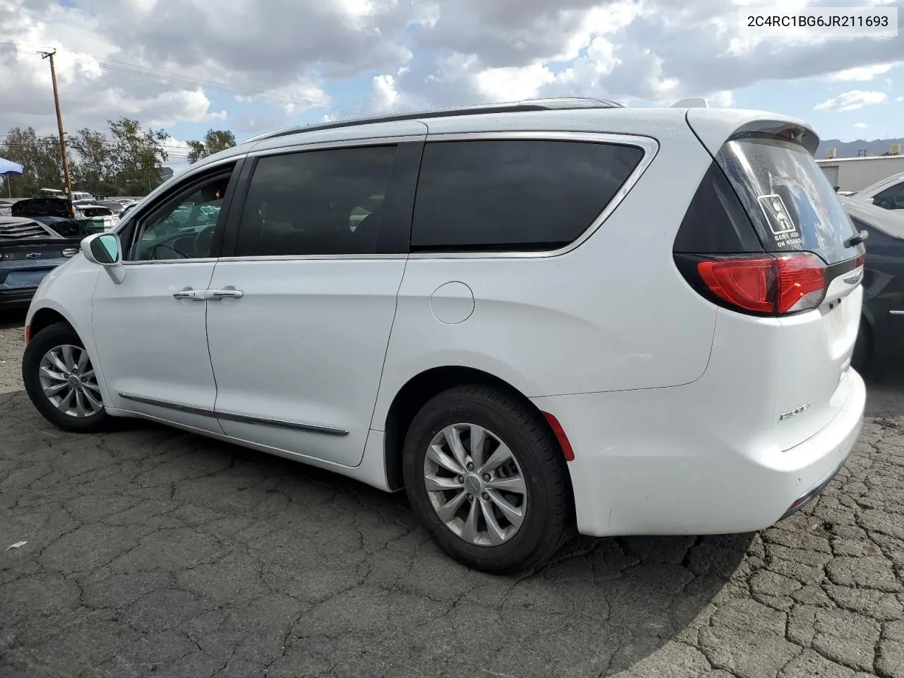 2018 Chrysler Pacifica Touring L VIN: 2C4RC1BG6JR211693 Lot: 81180374