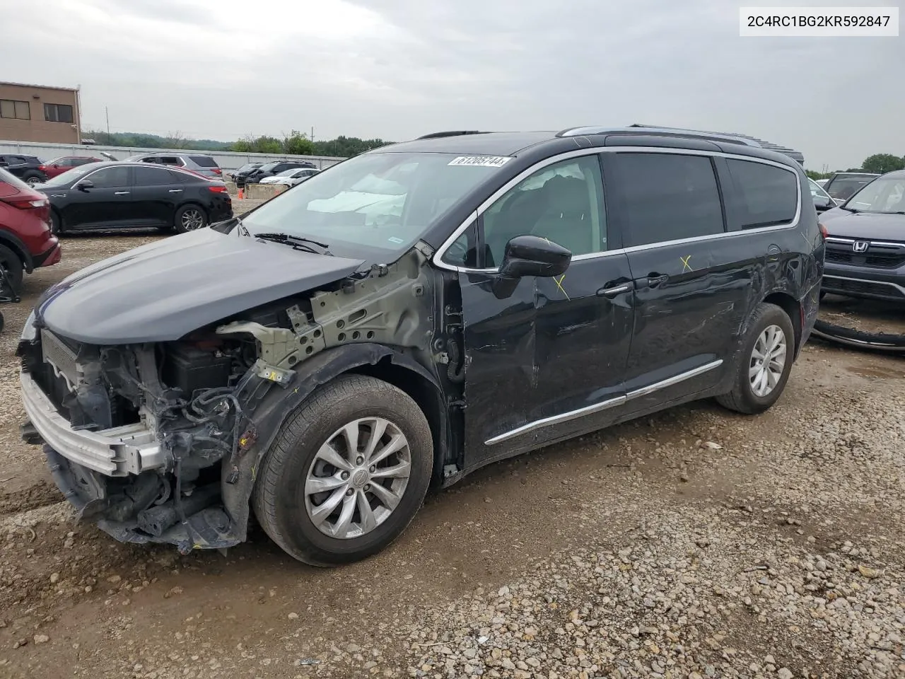 2019 Chrysler Pacifica Touring L VIN: 2C4RC1BG2KR592847 Lot: 61205744