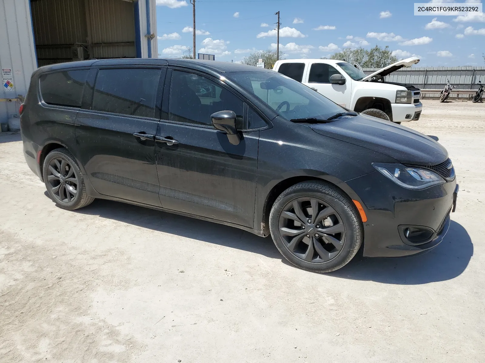 2019 Chrysler Pacifica Touring Plus VIN: 2C4RC1FG9KR523292 Lot: 67783654