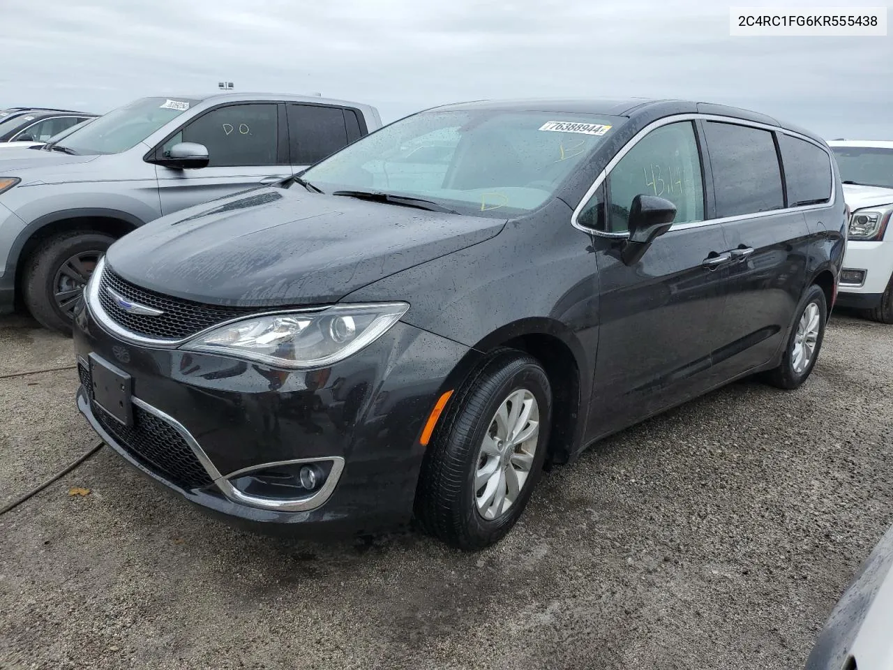 2019 Chrysler Pacifica Touring Plus VIN: 2C4RC1FG6KR555438 Lot: 76388944