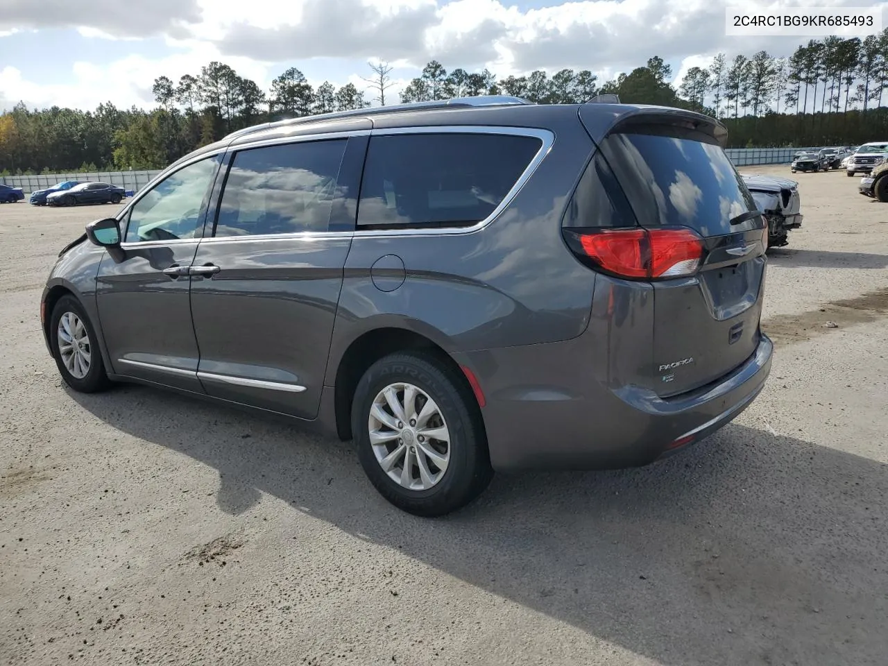 2019 Chrysler Pacifica Touring L VIN: 2C4RC1BG9KR685493 Lot: 76507024